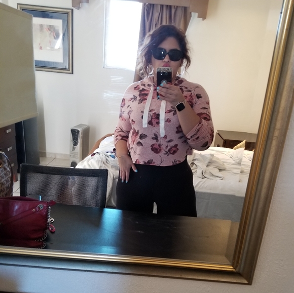 Meet your Posh Ambassador 🤗🤗🤗 - Picture 1 of 4